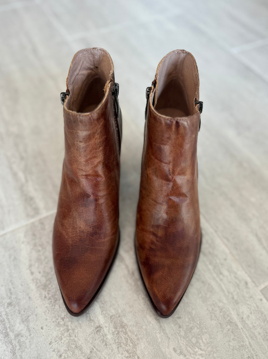 Eri Boot