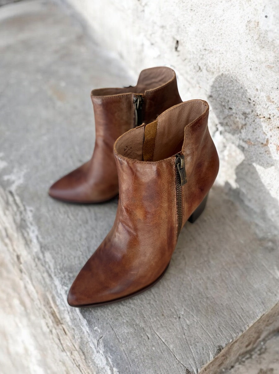 Eri Boot