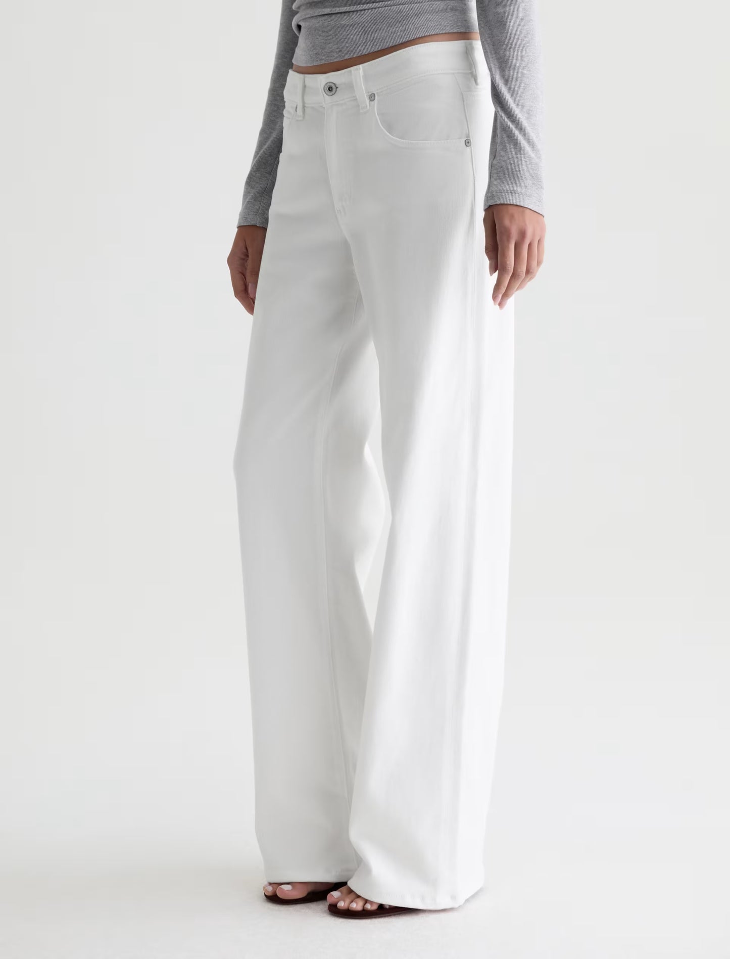 Adria in Gallery White