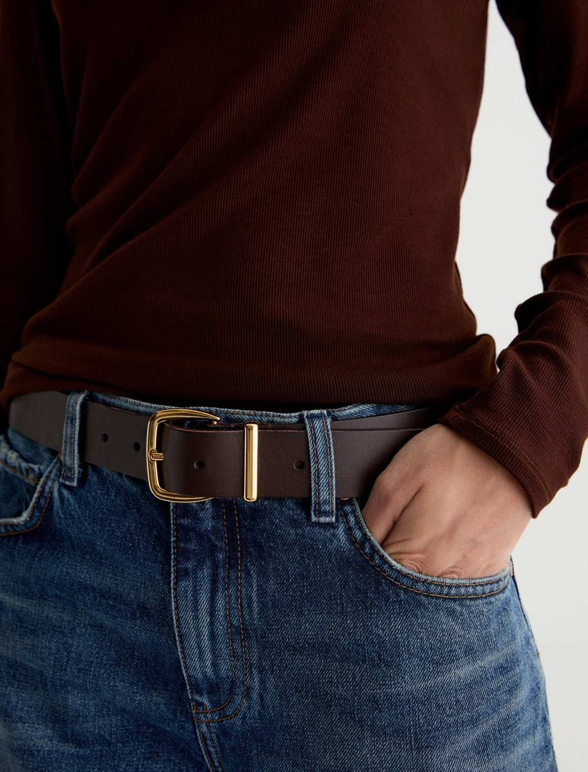 Chelsea Turtleneck in Wood Brown