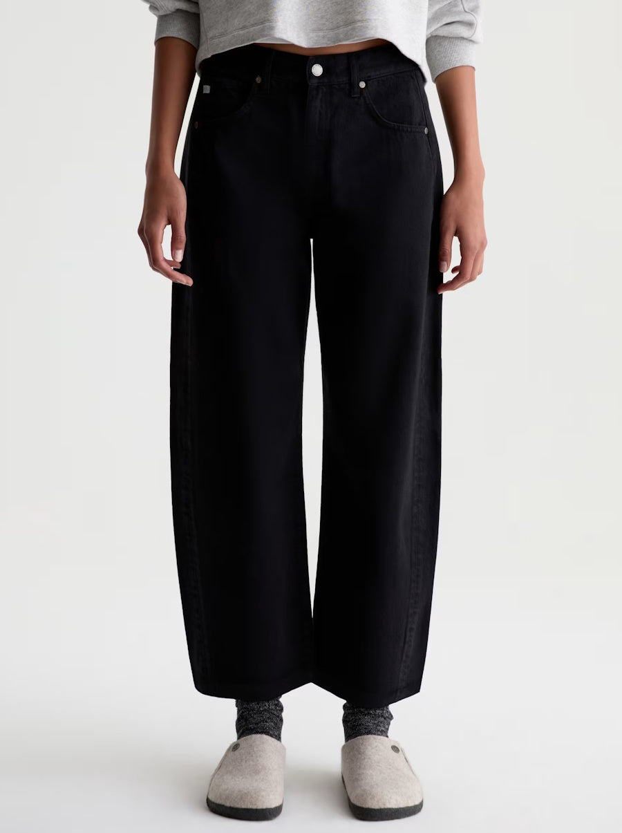 Hattie in Super Black