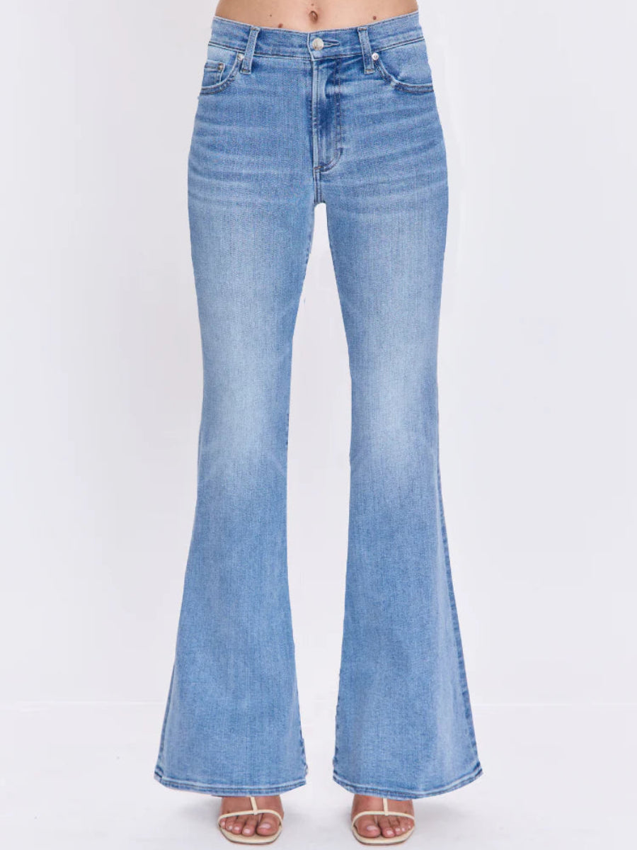 Kinsley In Captivate