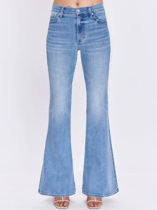 Kinsley In Captivate