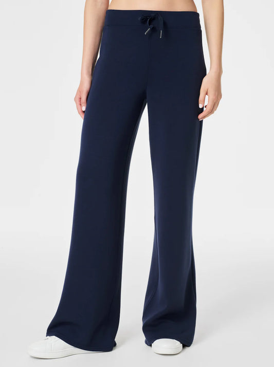 AirEssentials Wide Leg Pant in Timeless Navy