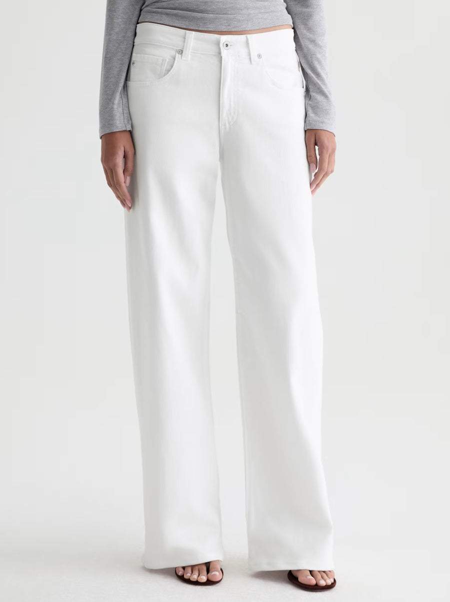 Adria in Gallery White
