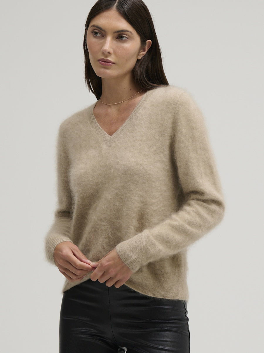 Brushed Cashmere Vee