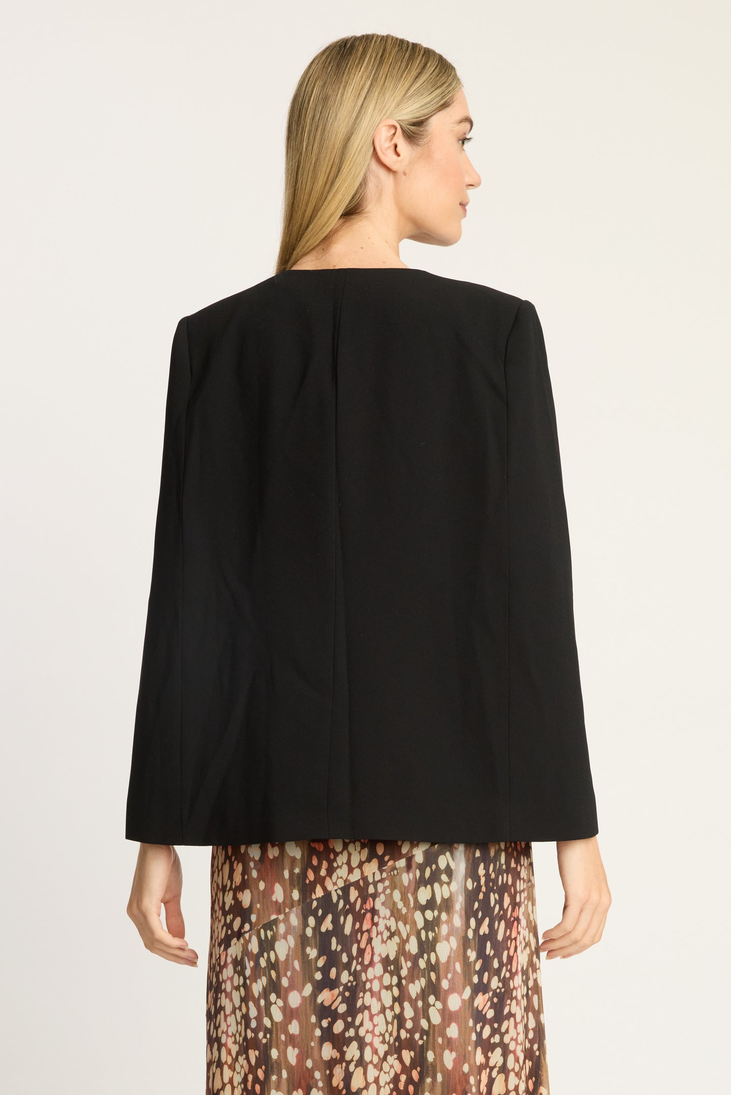 Mala Capelet in Black