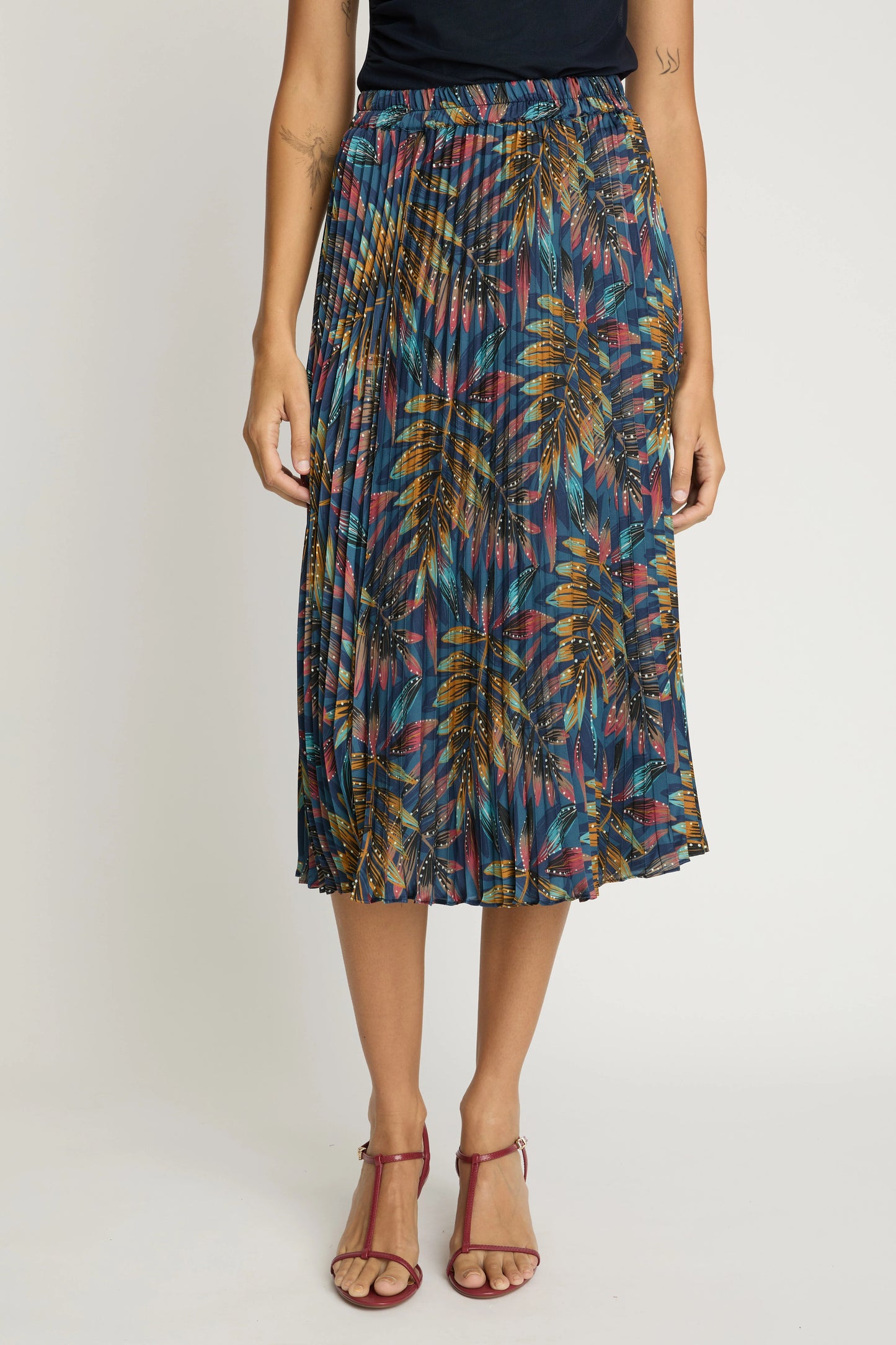 Mia Skirt in Midnight Palm