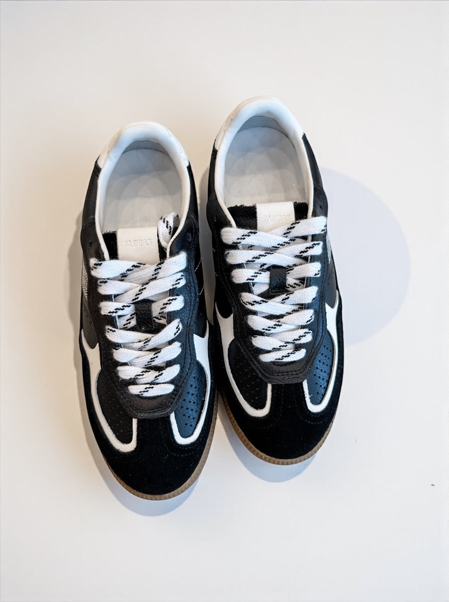 TB.490 Rife Grain Black & White Sneakers