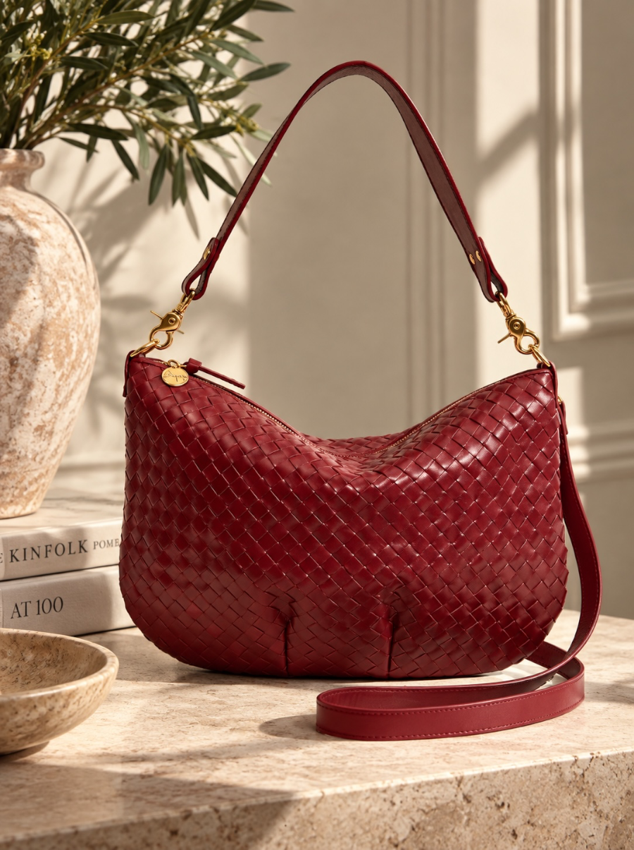 Moyen Messenger in Garnet