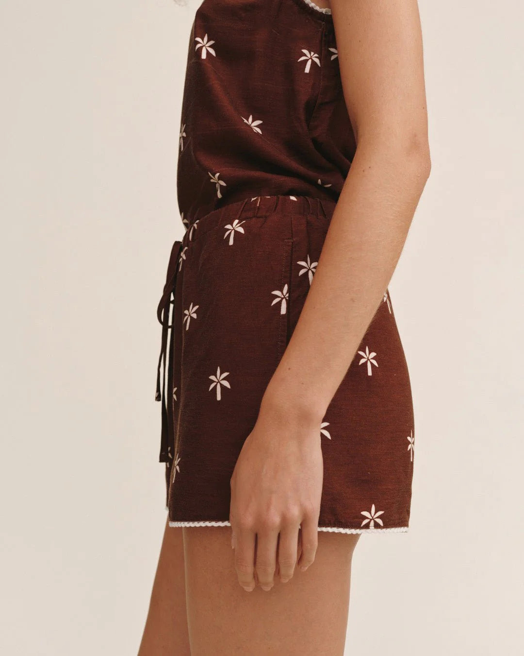 Short with Scallop Trim