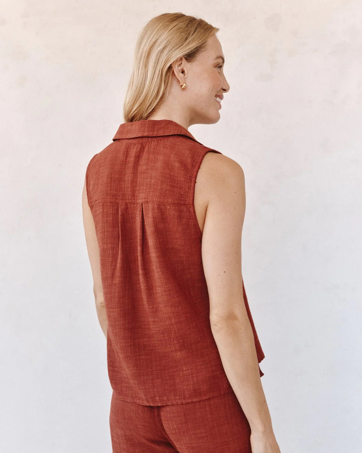 Sleeveless Pullover