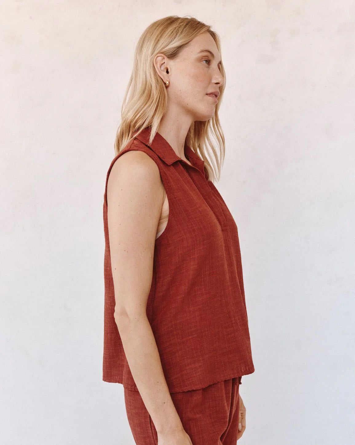 Sleeveless Pullover