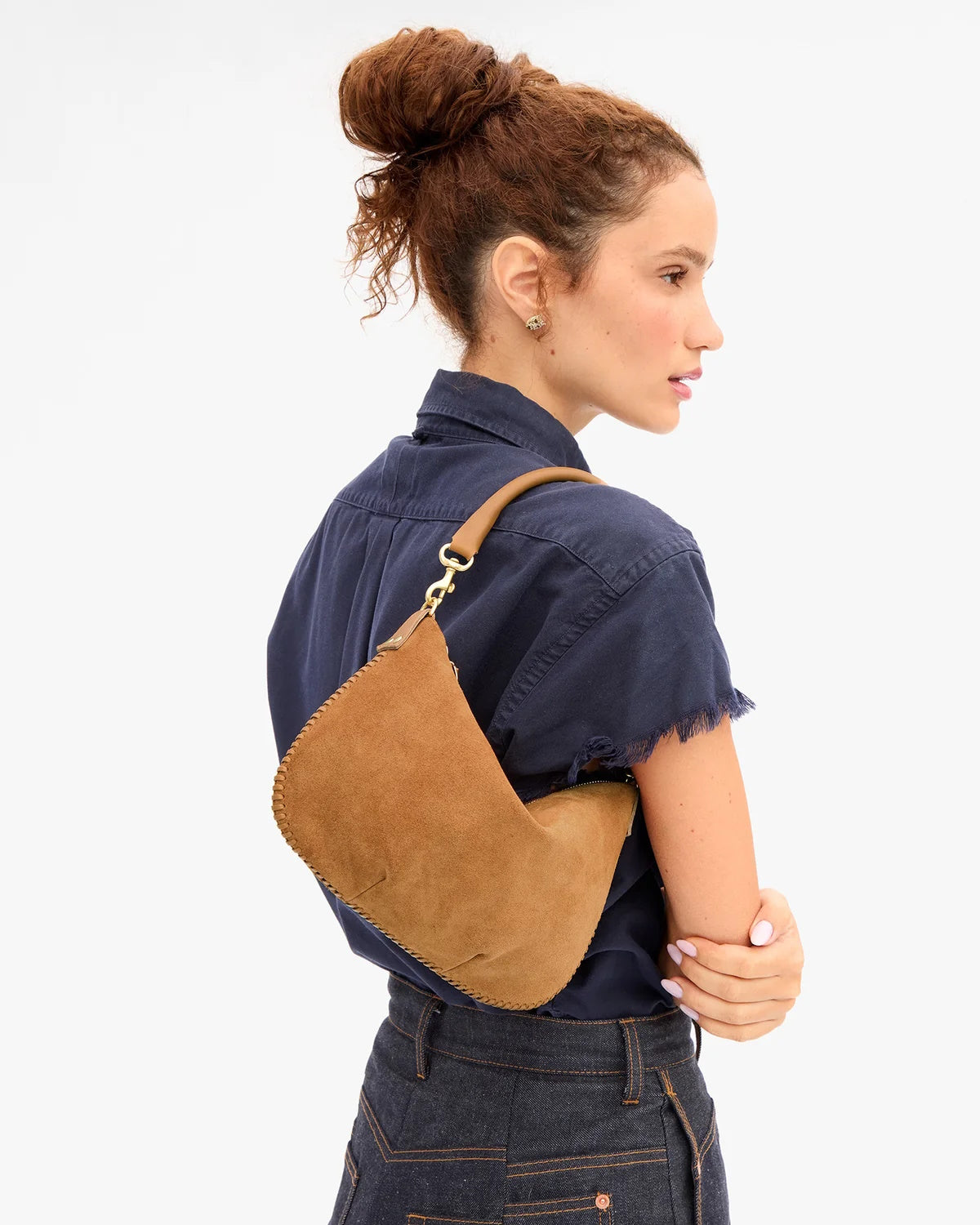Petit Moyen Messenger in Caramel Suede