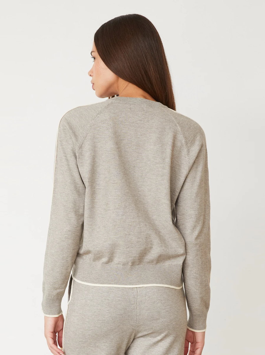 Light Soft Knit Sweater With Contrast Piping