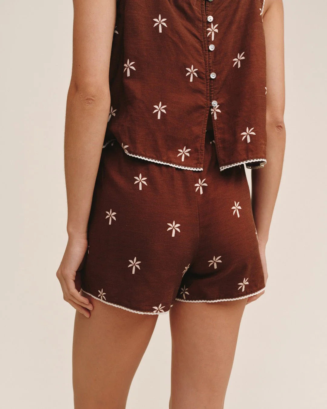 Short with Scallop Trim